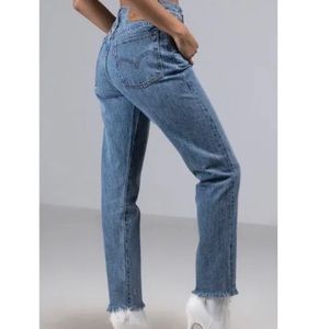 Levis wedgie straight jean / fray hem